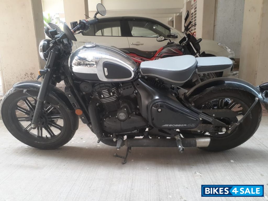 Jawa 42 Bobber Black Mirror