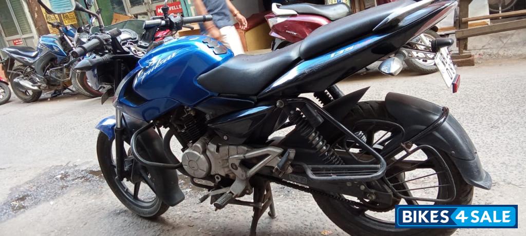 Blue Bajaj Pulsar 135LS