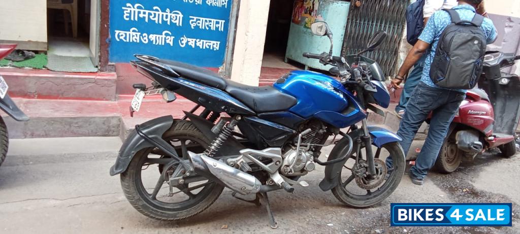 Blue Bajaj Pulsar 135LS