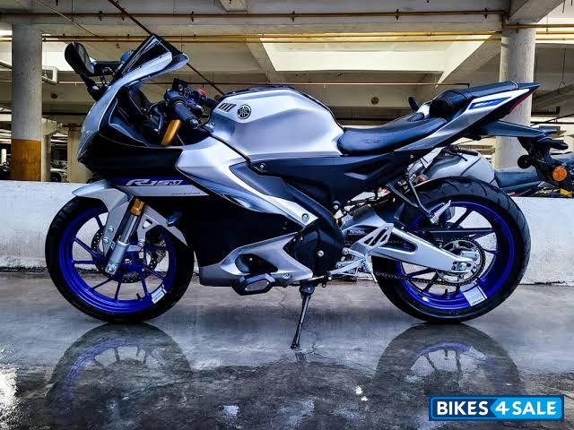 Blue Silver Yamaha R15M