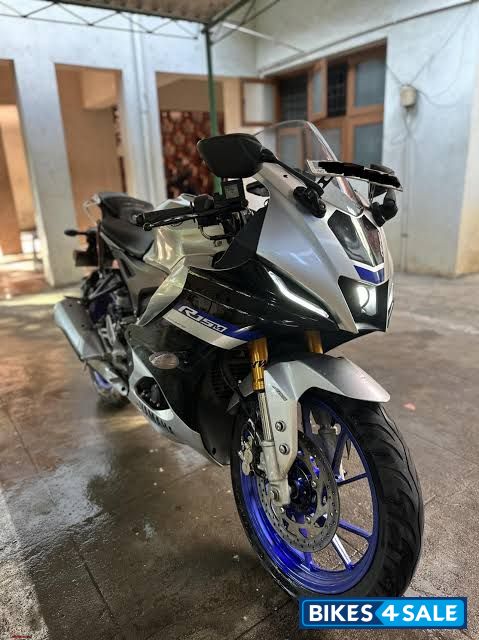 Blue Silver Yamaha R15M