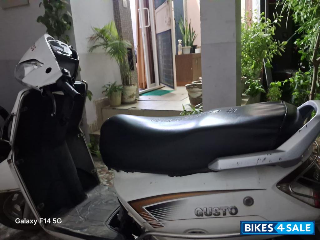 Mahindra Gusto Mahindra Gusto