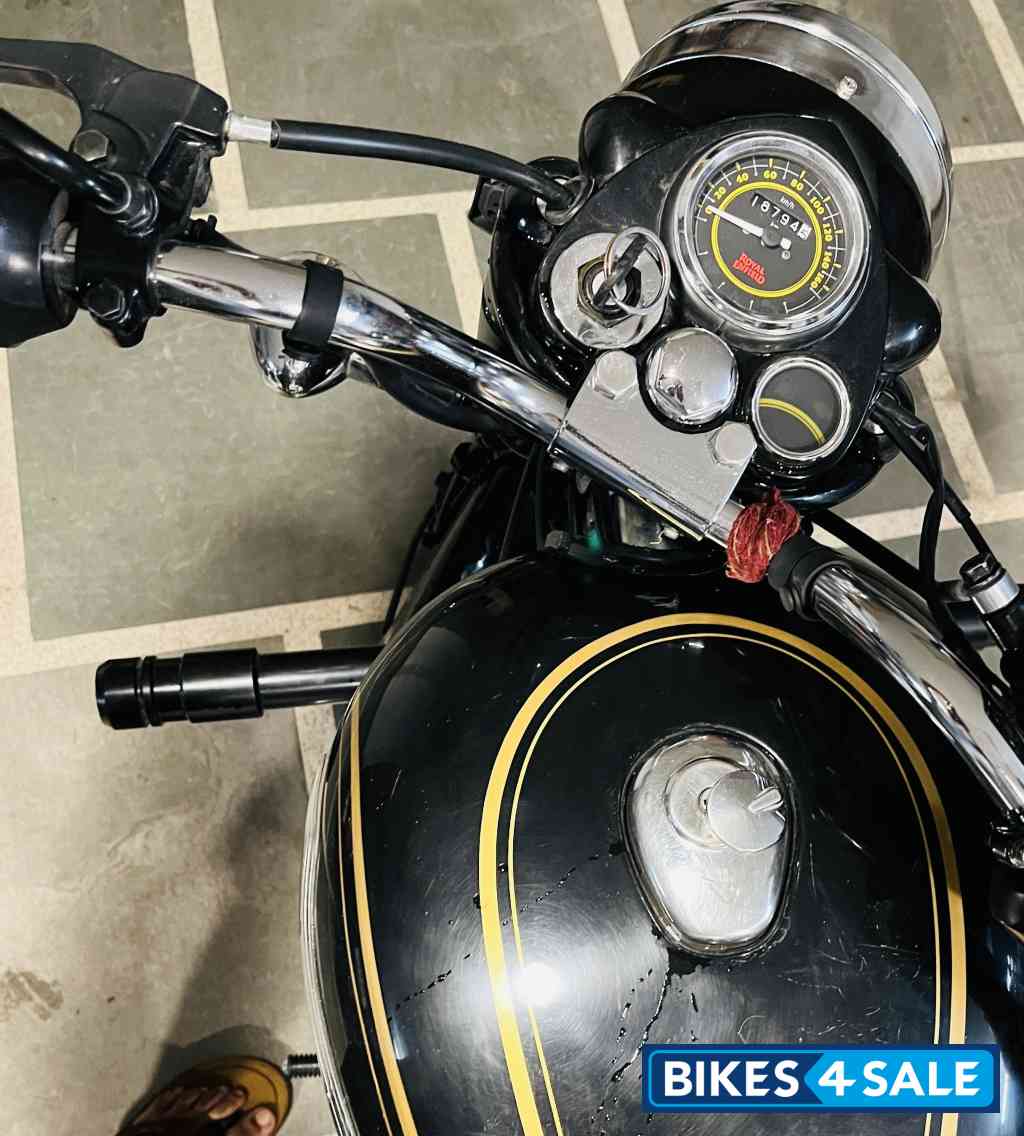 Black Royal Enfield Bullet Standard 350