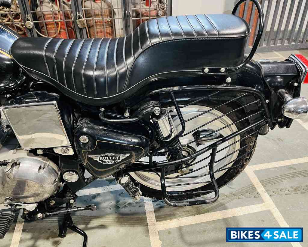 Black Royal Enfield Bullet Standard 350