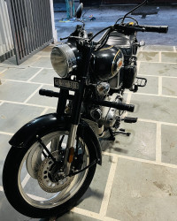 Black Royal Enfield Bullet Standard 350
