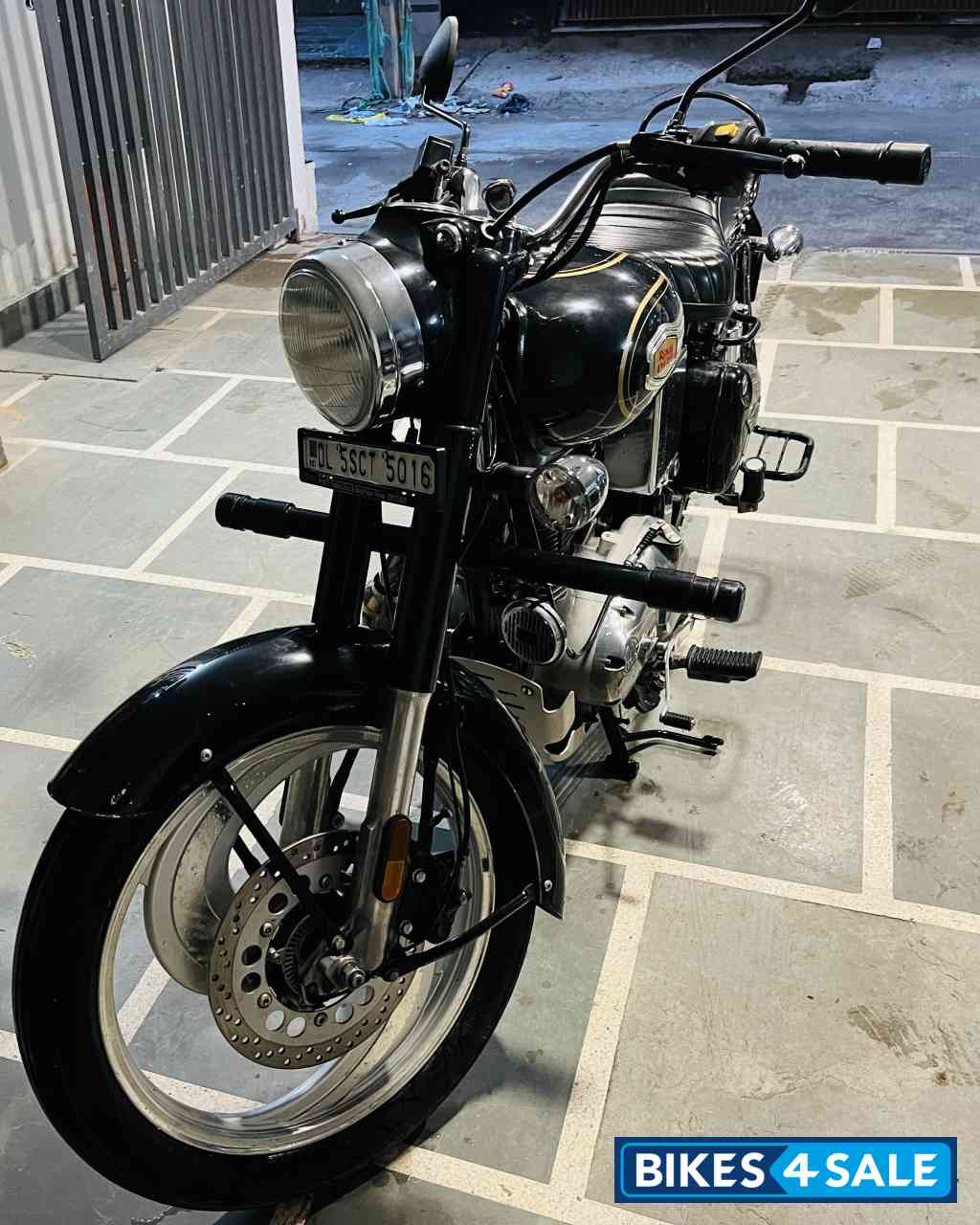Black Royal Enfield Bullet Standard 350