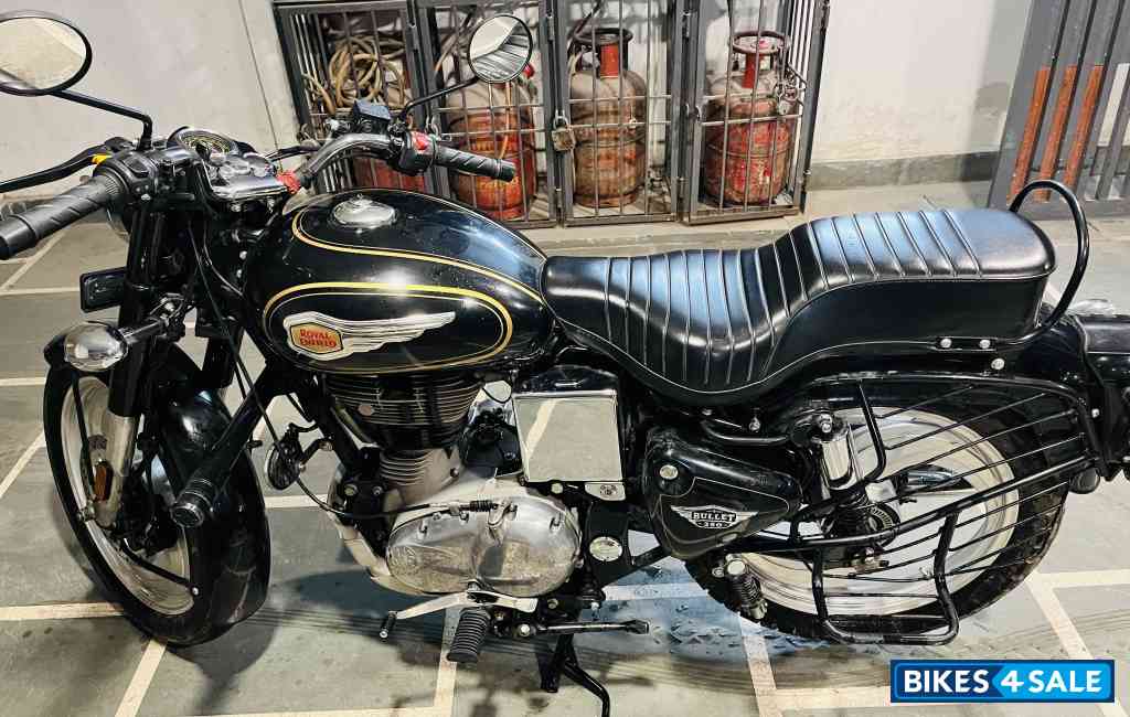 Black Royal Enfield Bullet Standard 350