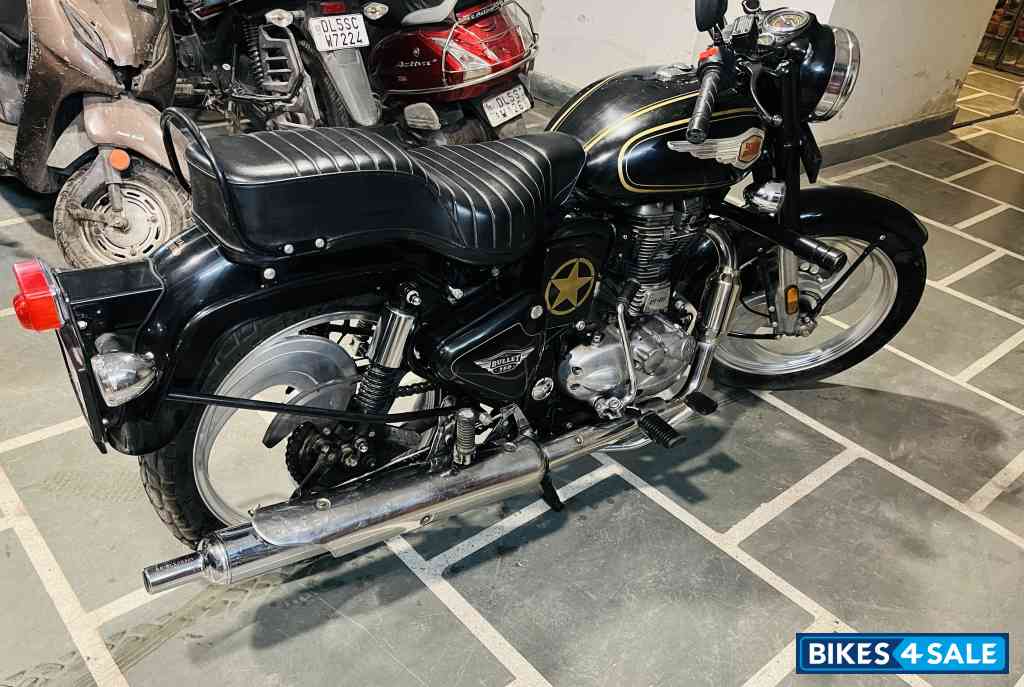 Black Royal Enfield Bullet Standard 350