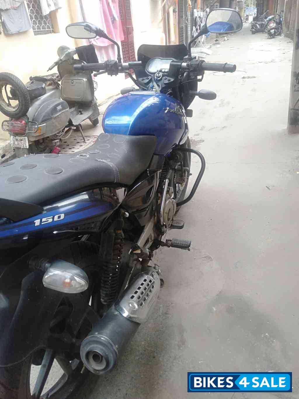 Plasma Blue Bajaj Pulsar 150 DTSi