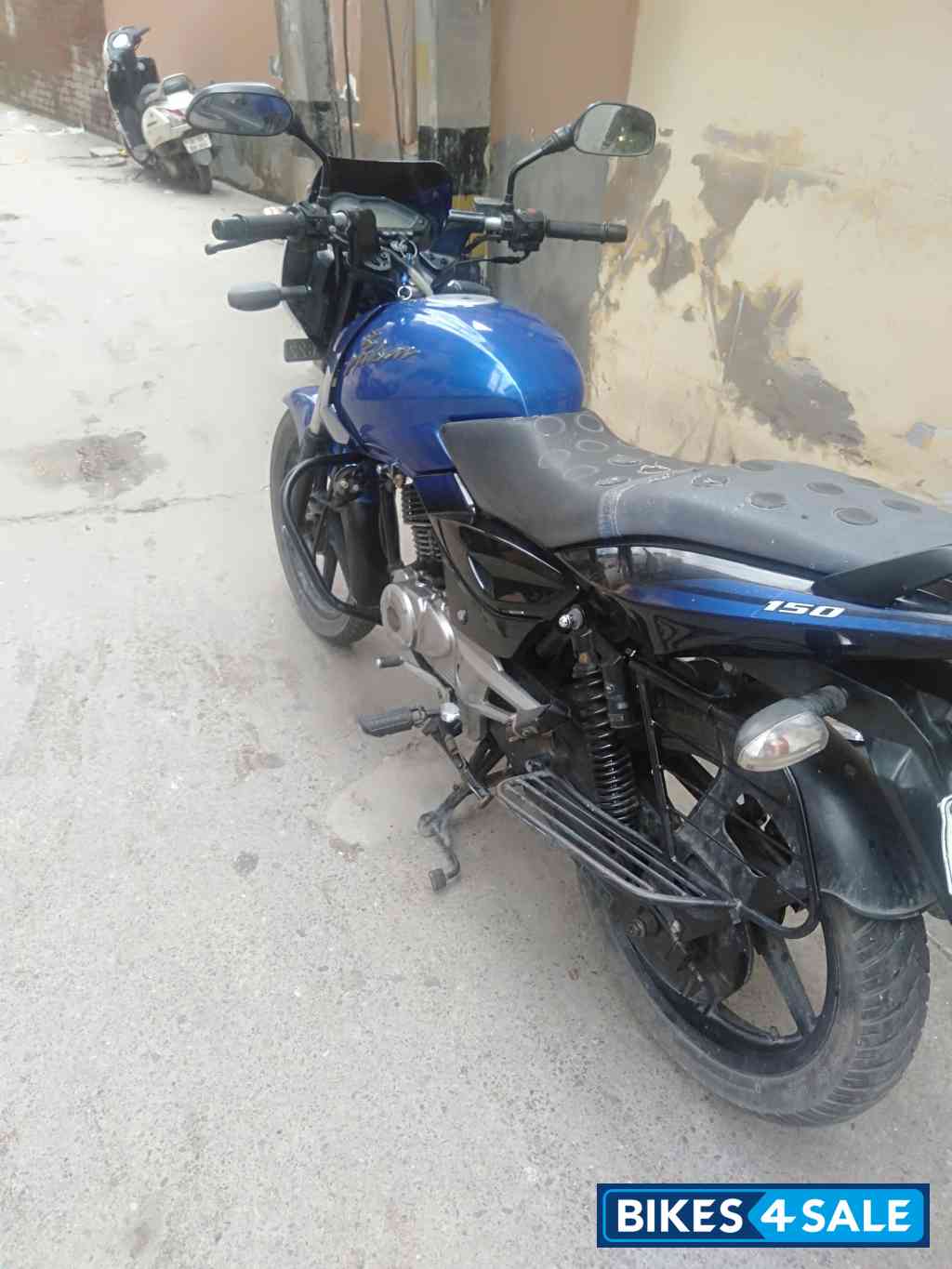 Plasma Blue Bajaj Pulsar 150 DTSi
