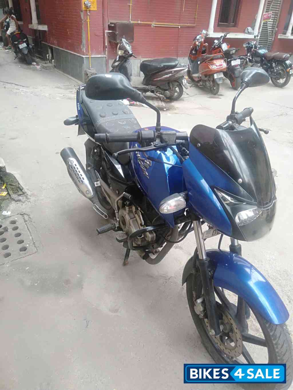 Plasma Blue Bajaj Pulsar 150 DTSi