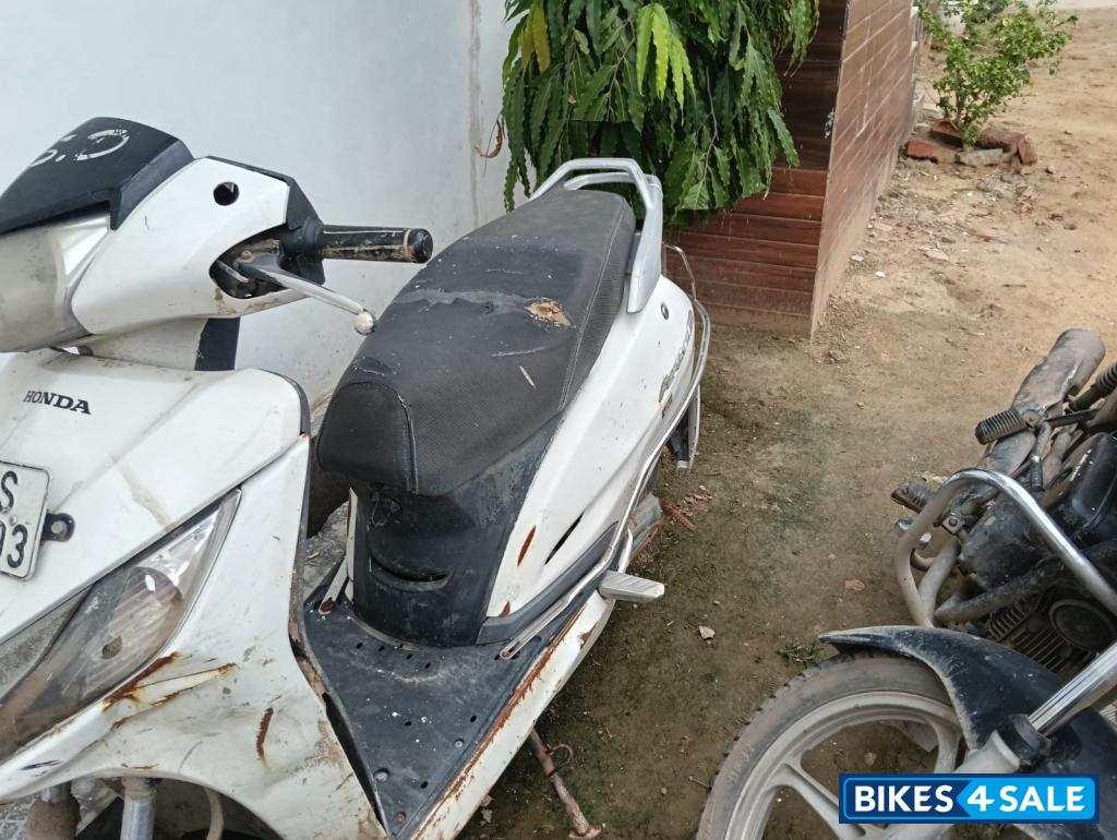 White Honda Activa 125