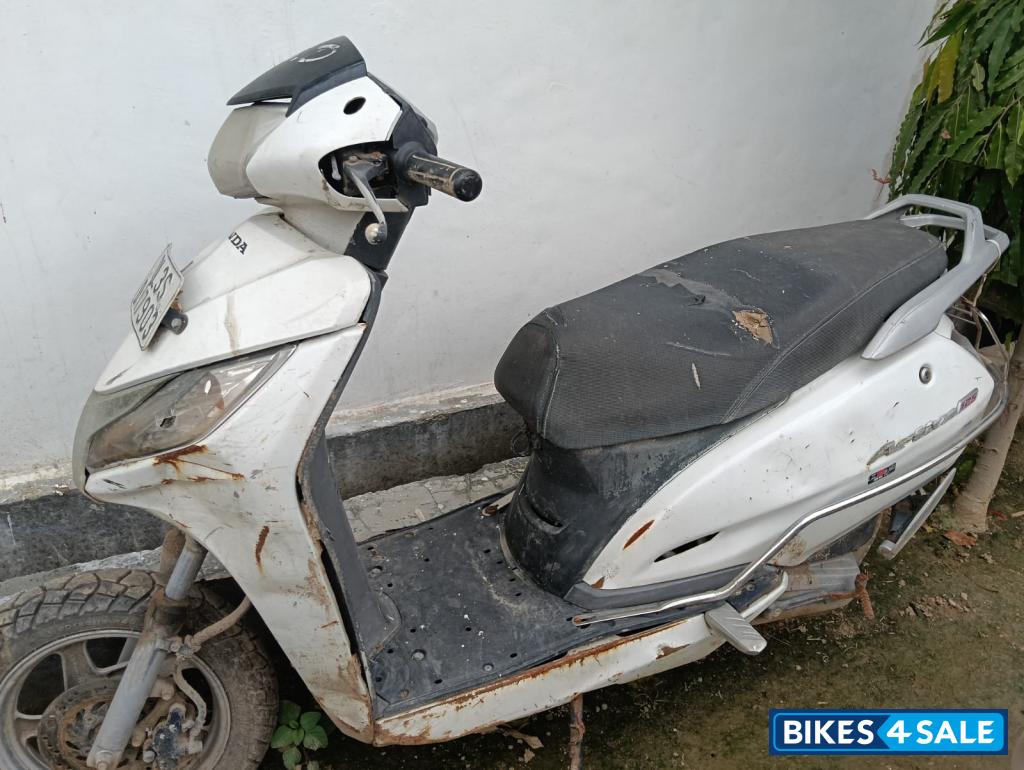 White Honda Activa 125