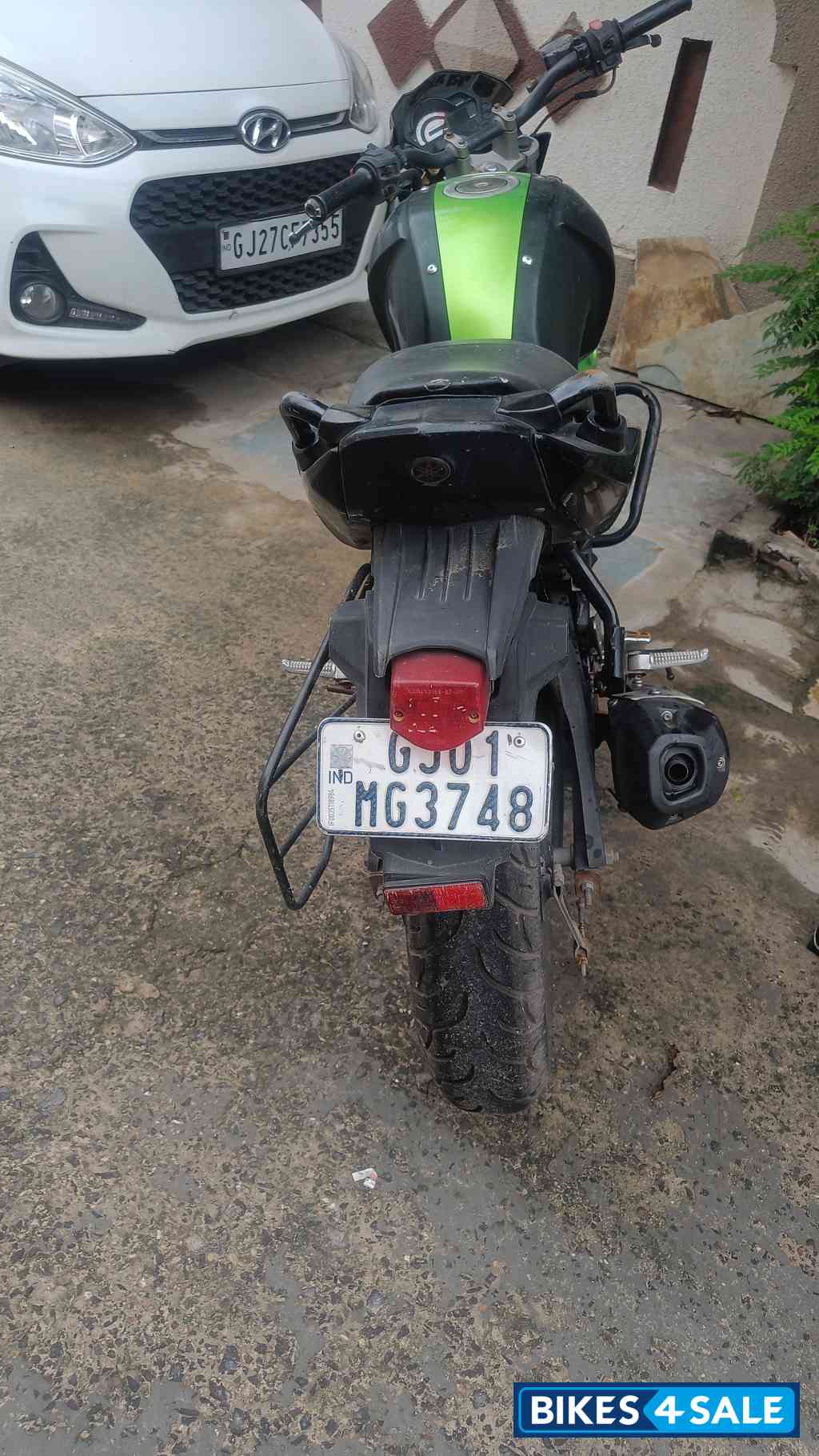 Black And Green Yamaha FZ-S