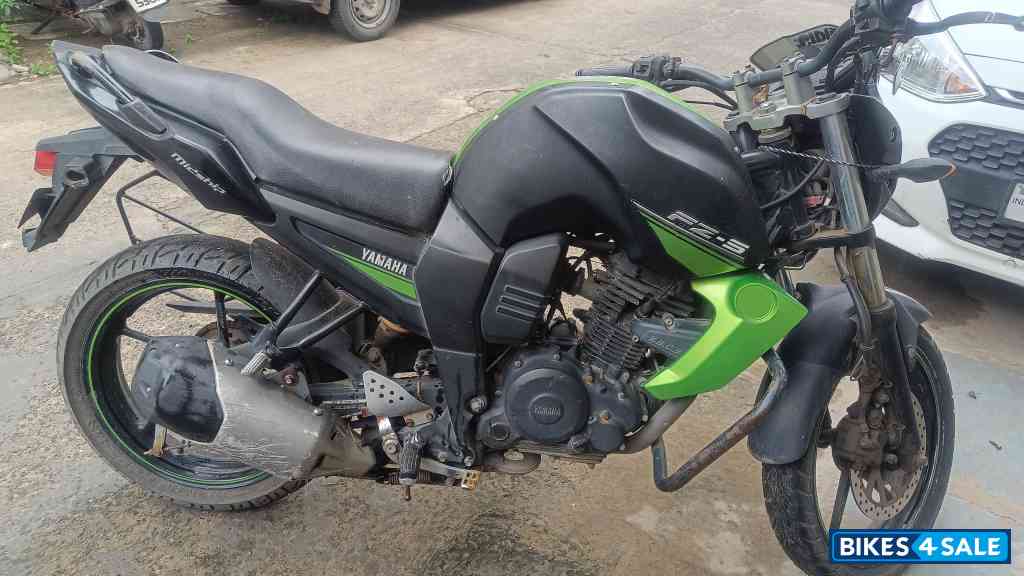 Black And Green Yamaha FZ-S