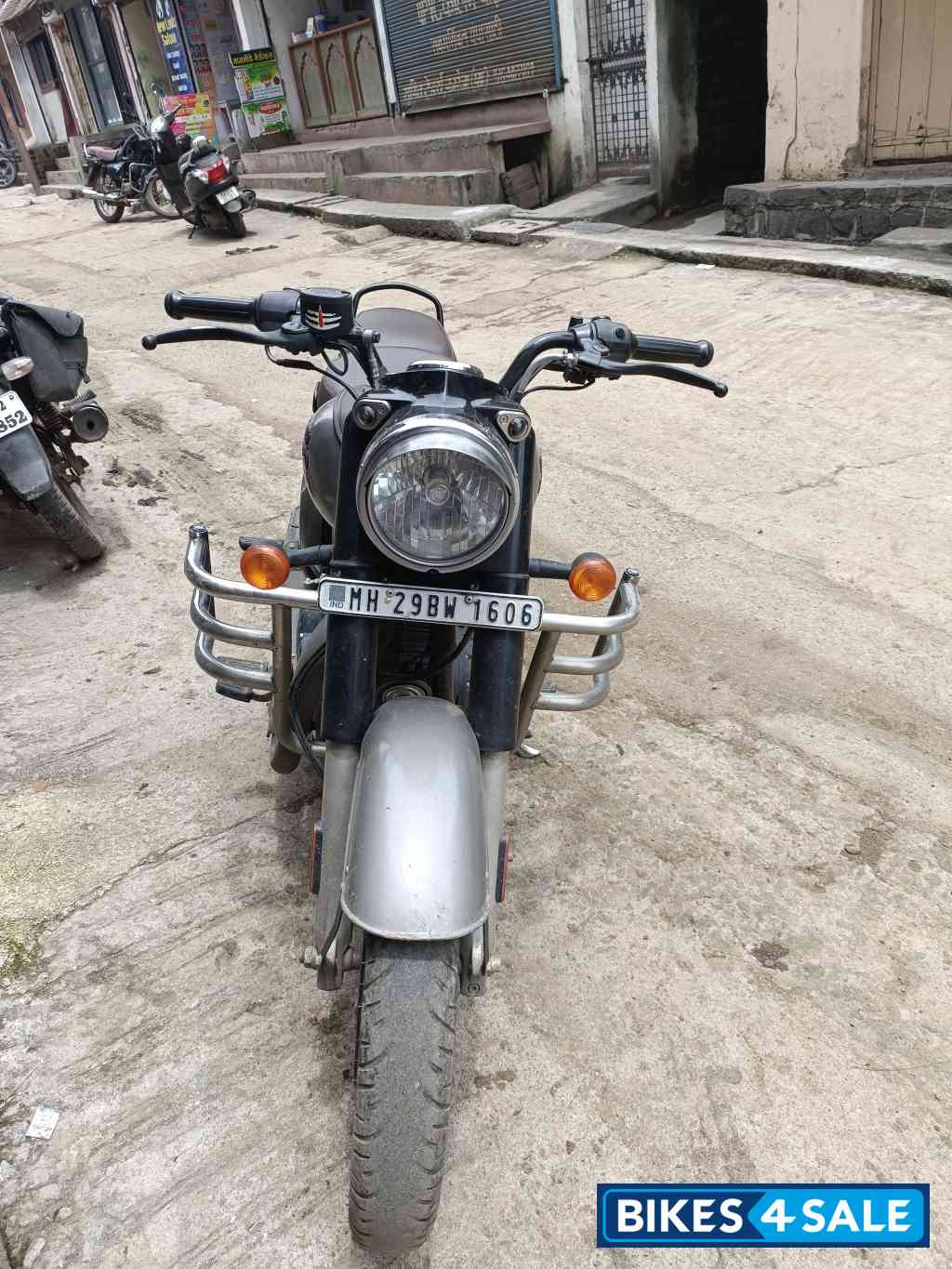 Gunmetal Grey Royal Enfield Classic Gunmetal Grey