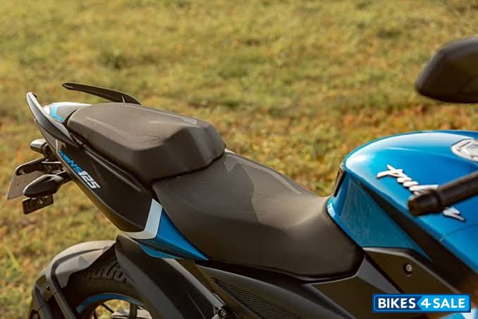 Blue Bajaj Pulsar NS 125 Blue Bajaj Pulsar NS 125