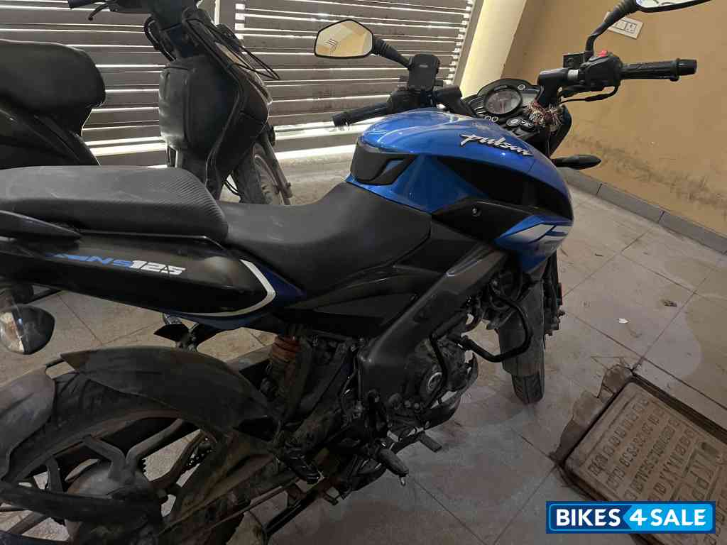 Blue Bajaj Pulsar NS 125 Blue Bajaj Pulsar NS 125