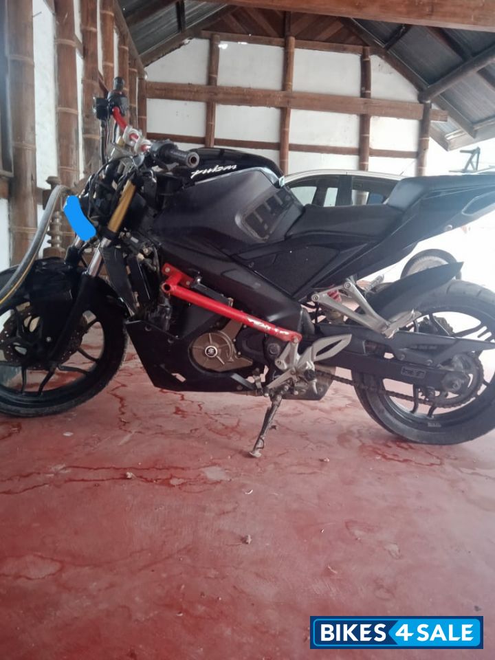 Bajaj Pulsar RS 200