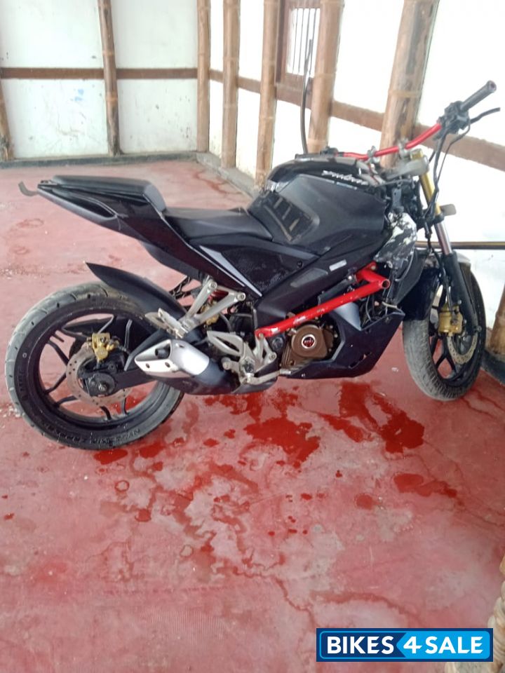 Bajaj Pulsar RS 200