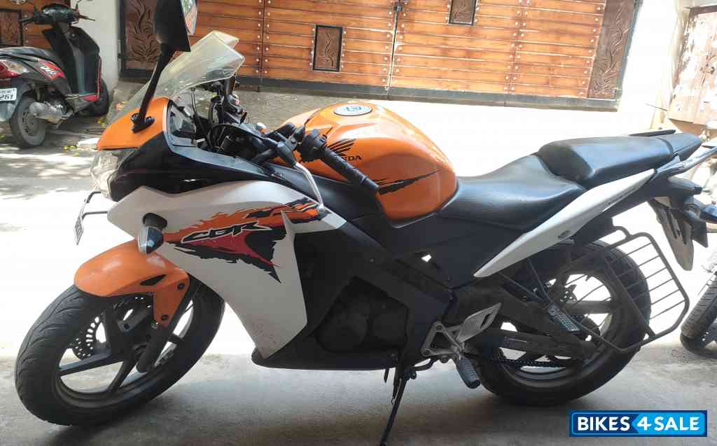 Orange Honda CBR 150R