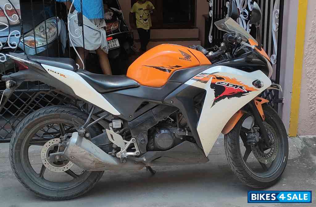 Orange Honda CBR 150R
