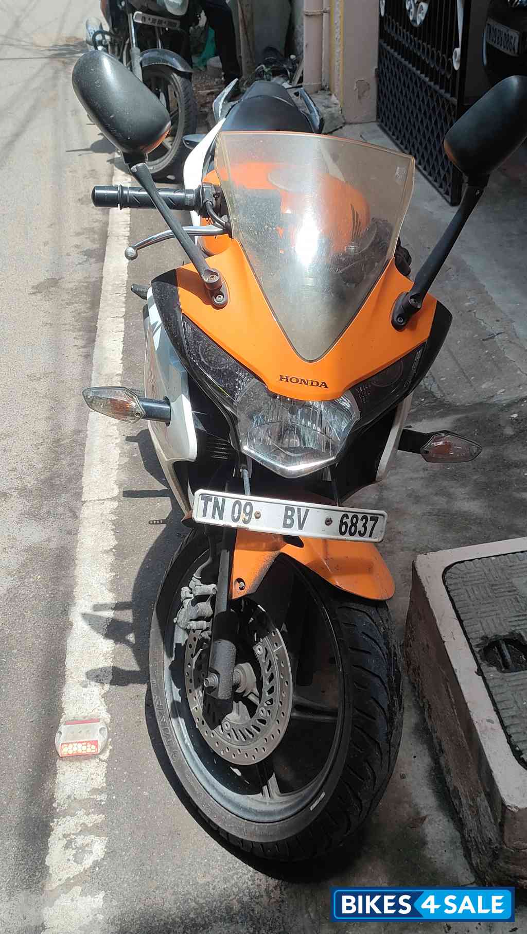 Orange Honda CBR 150R