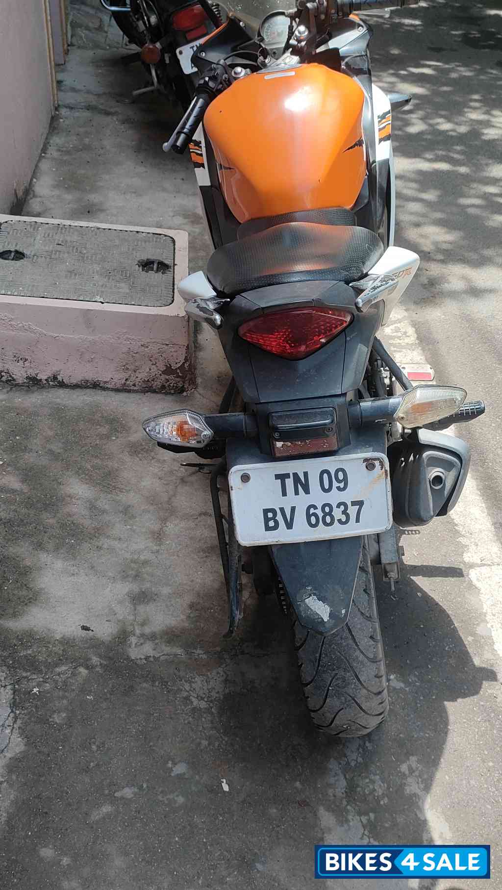 Orange Honda CBR 150R