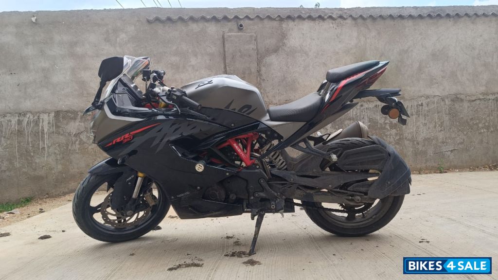 Black TVS Apache RR 310