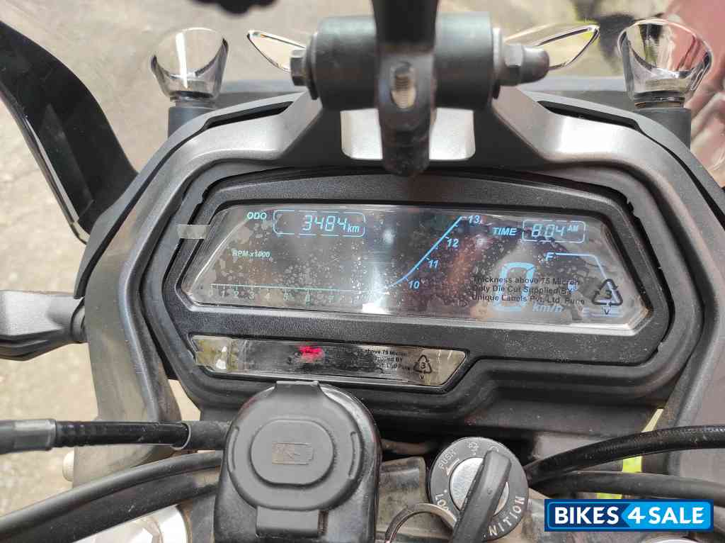Sparkling Black Bajaj Dominar 250