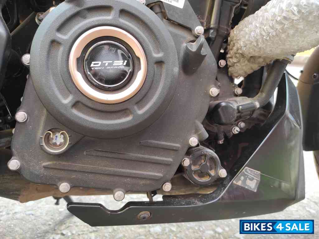 Sparkling Black Bajaj Dominar 250