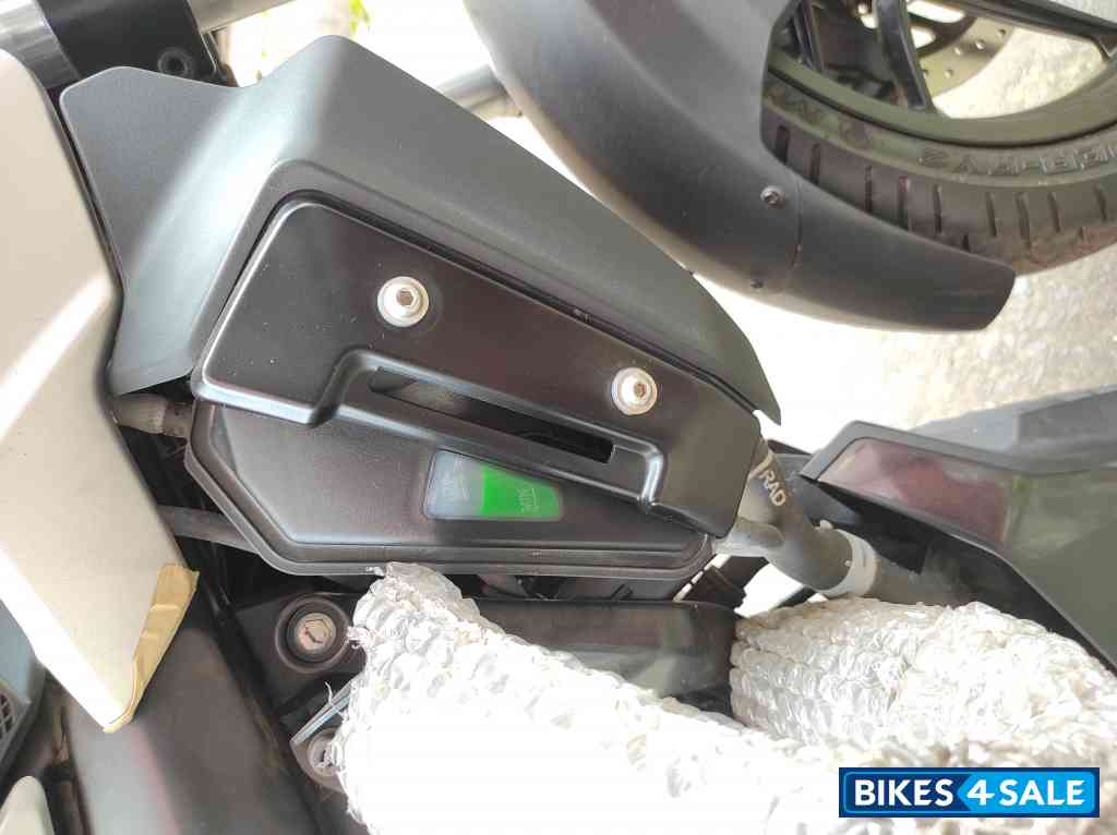 Sparkling Black Bajaj Dominar 250