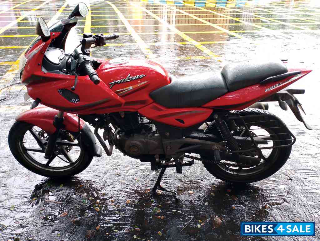 Bajaj Pulsar 220 DTSFi