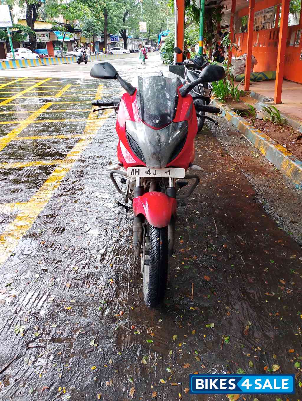 Bajaj Pulsar 220 DTSFi