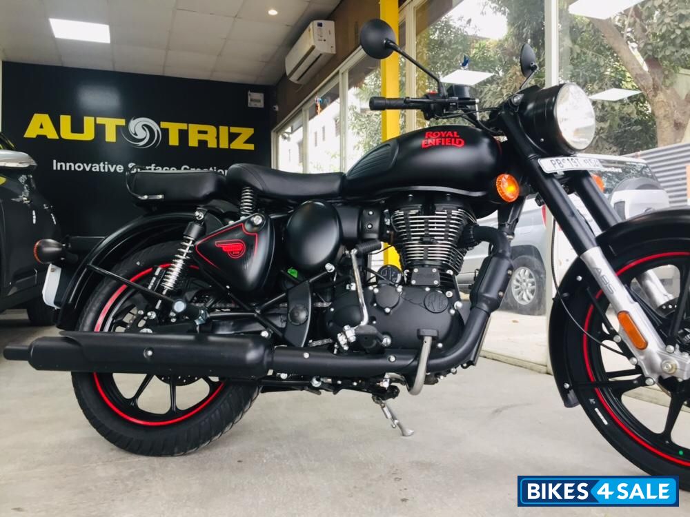 Royal Enfield Classic Stealth Black Royal Enfield Classic Stealth Black