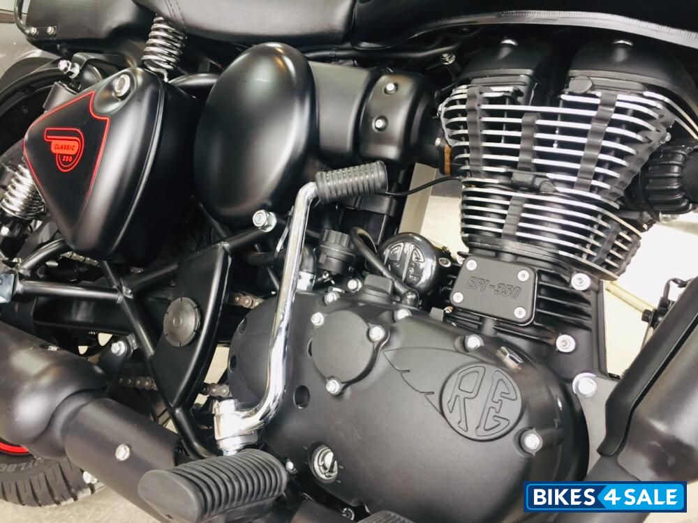 Royal Enfield Classic Stealth Black Royal Enfield Classic Stealth Black