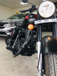 Royal Enfield Classic Stealth Black