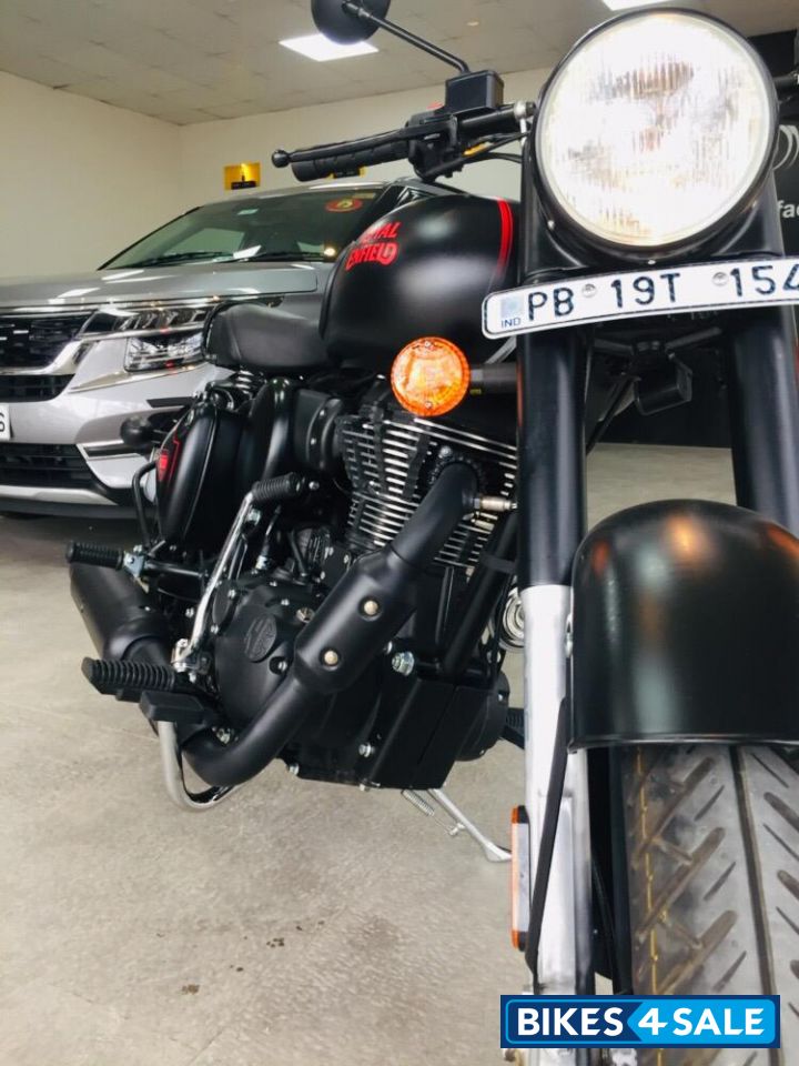 Royal Enfield Classic Stealth Black Royal Enfield Classic Stealth Black