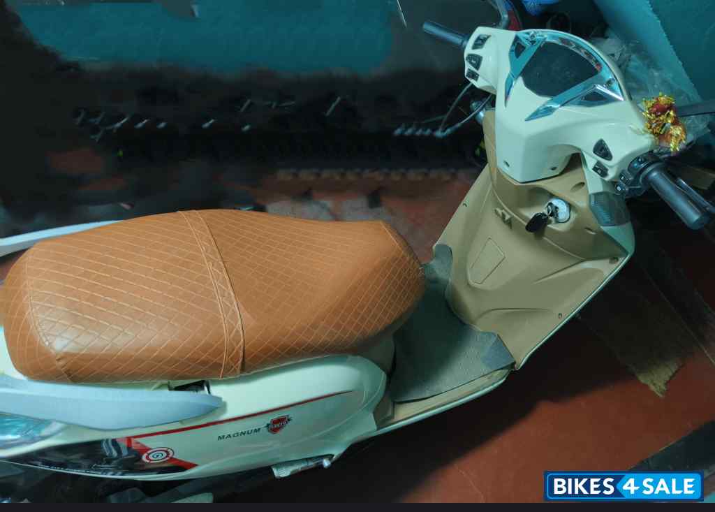 Polar White Fleeto Magnum