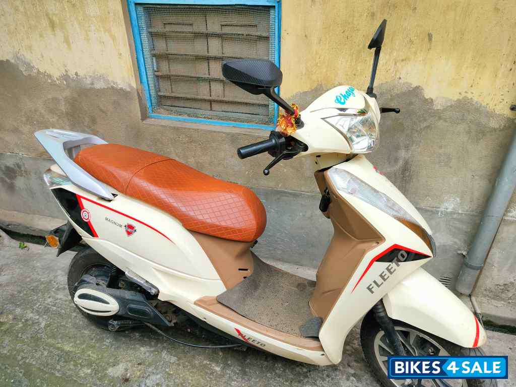 Polar White Fleeto Magnum