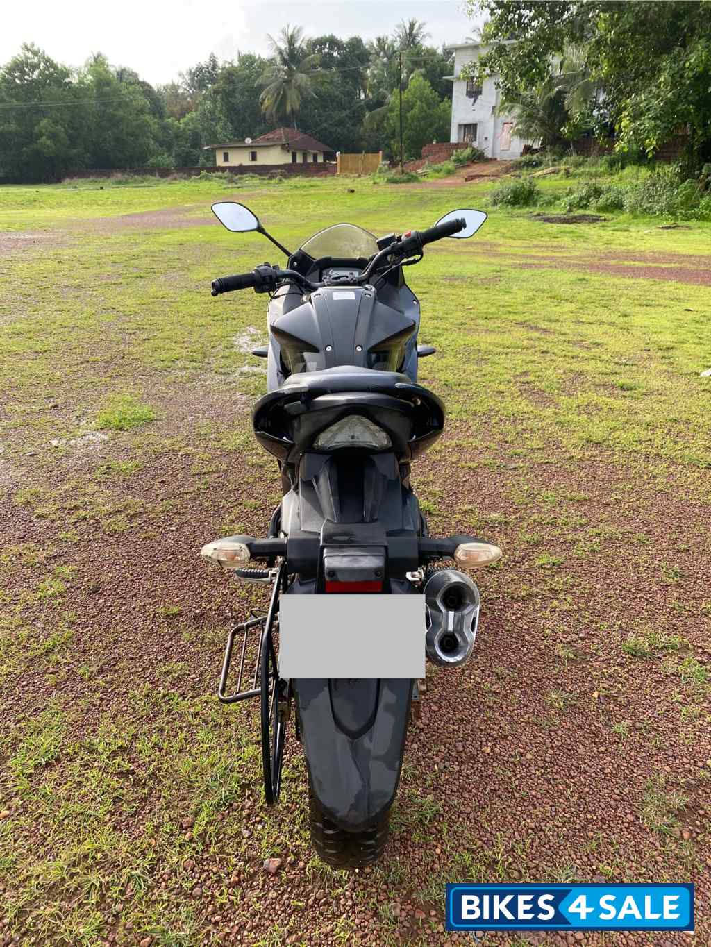 Black Suzuki Gixxer SF