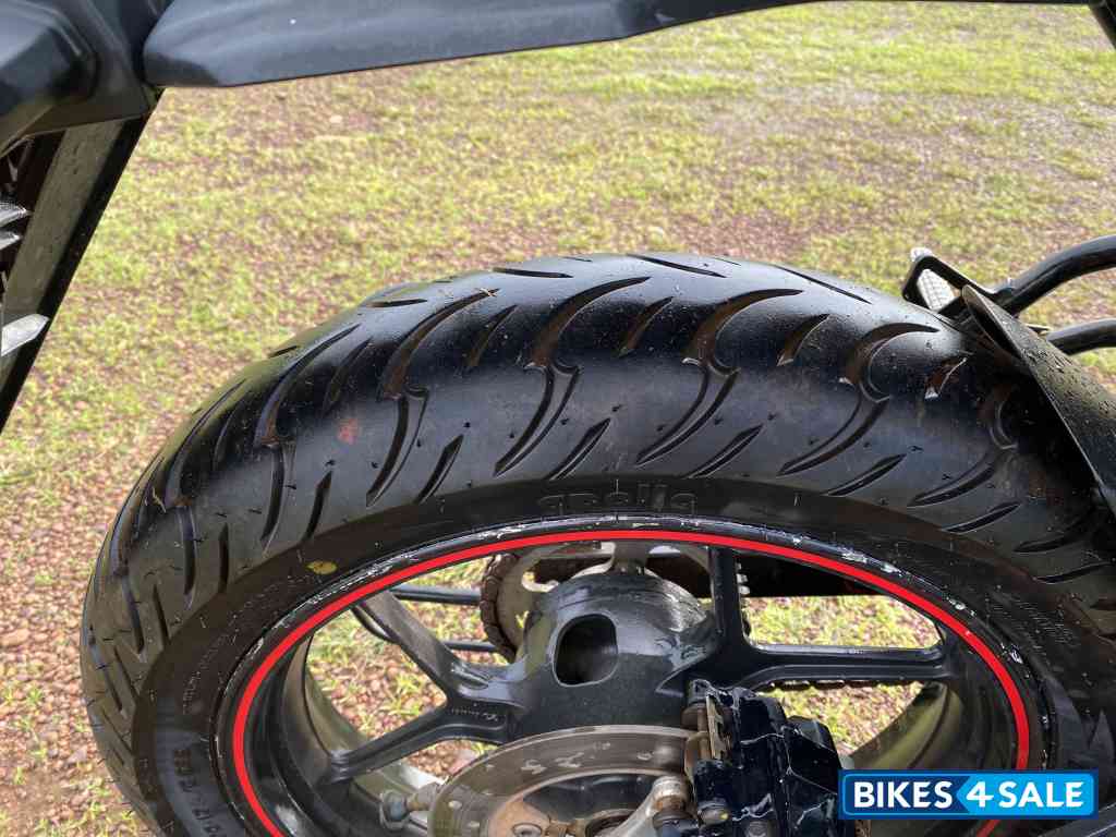 Black Suzuki Gixxer SF