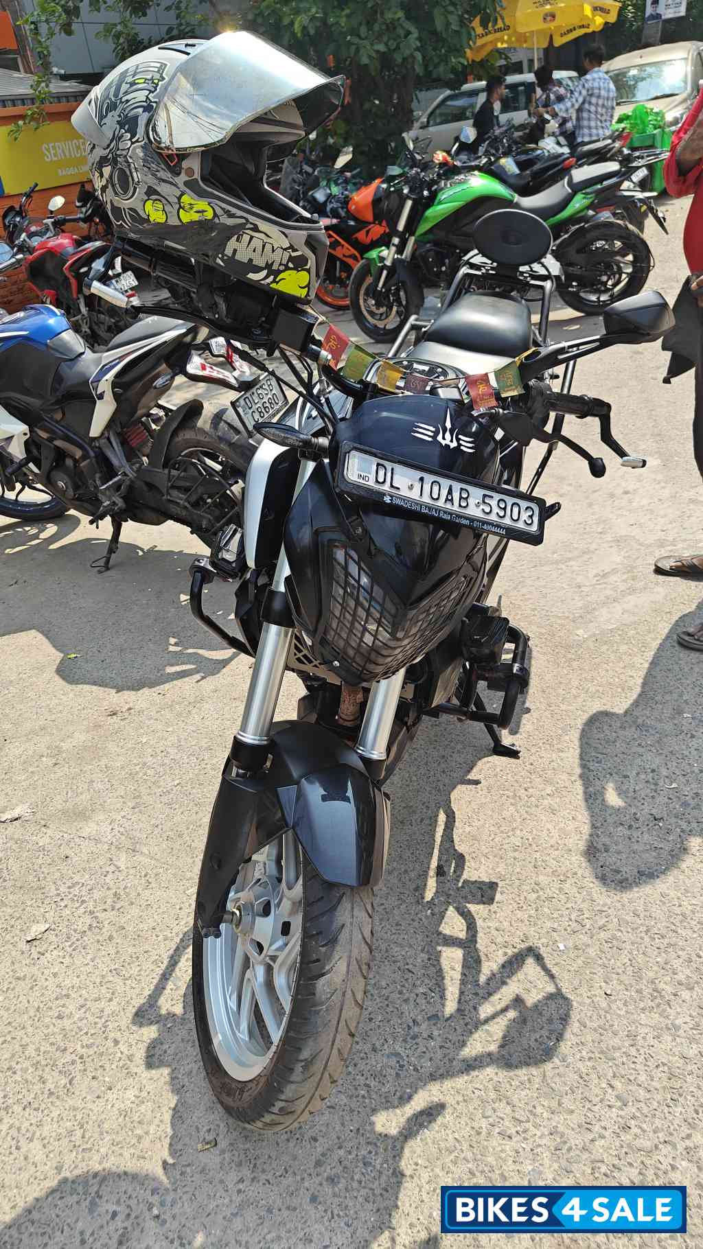 Silver Black Bajaj Dominar 250 2022 Silver Black Bajaj Dominar 250 2022