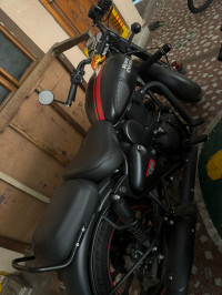 Royal Enfield Classic Stealth Black