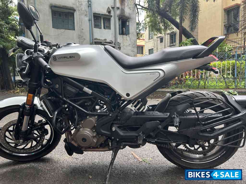 Matte Creamic White Husqvarna Vitpilen 250 2022
