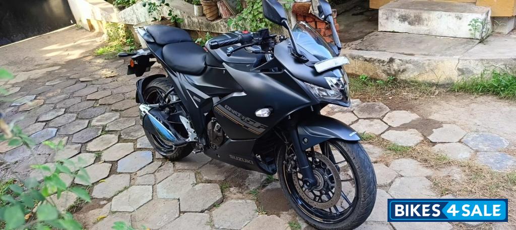 Metallic Matte Black Suzuki Gixxer SF 250 BS6