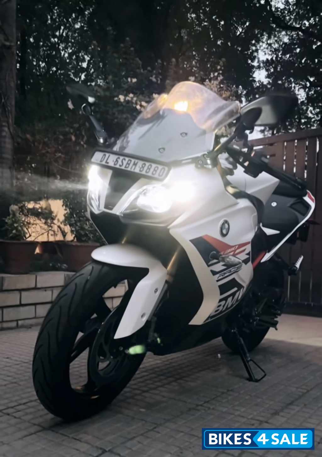 Race White BMW G 310 RR