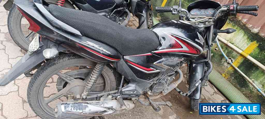 Black Honda CB Shine