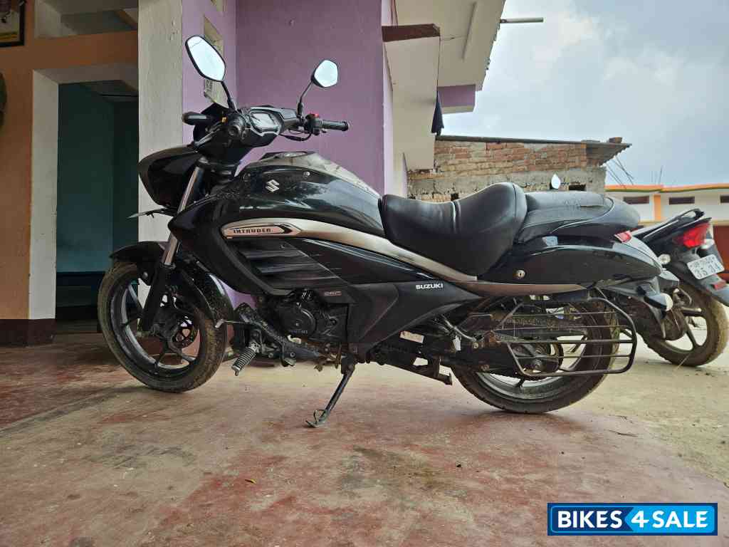 Black Suzuki Intruder 150