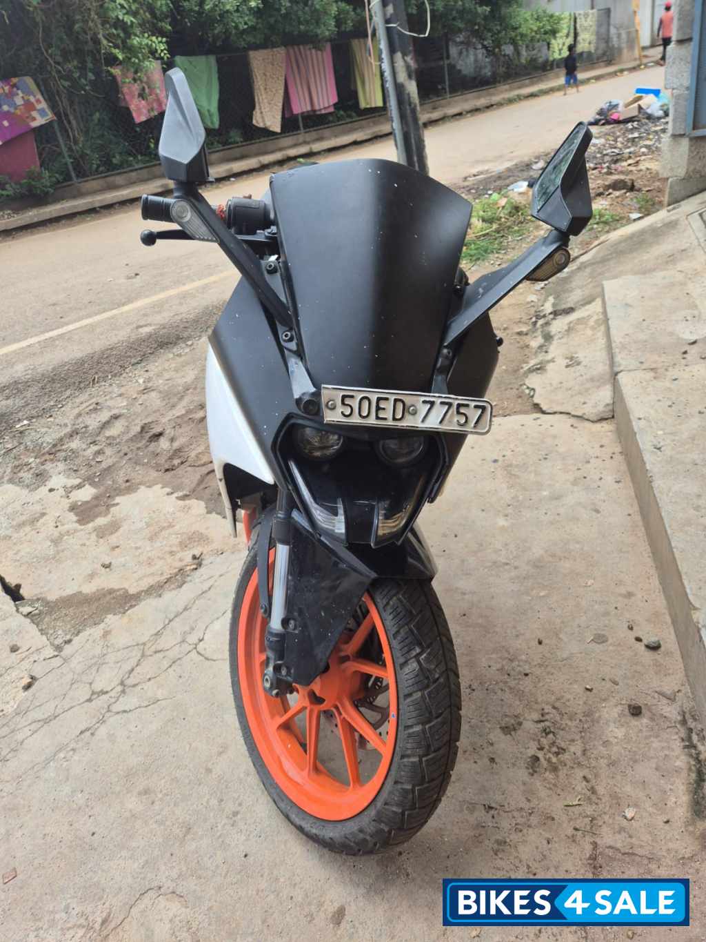 Orange KTM RC 200